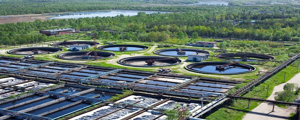 Una rueda hidráulica en el agua que revoluciona el riego de los cultivos 